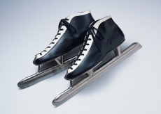 黑白色速滑冰刀高清图片