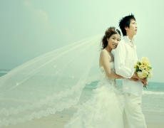 海边夫妻结婚照高清图片