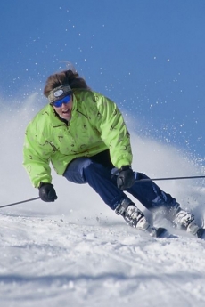 高山刺激滑雪运动手机壁纸