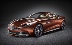 亮丽时尚色彩Aston Martin跑车桌面壁纸