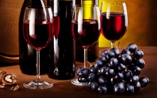 葡萄与美酒桌面壁纸