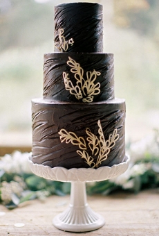 浓郁黑色婚礼蛋糕