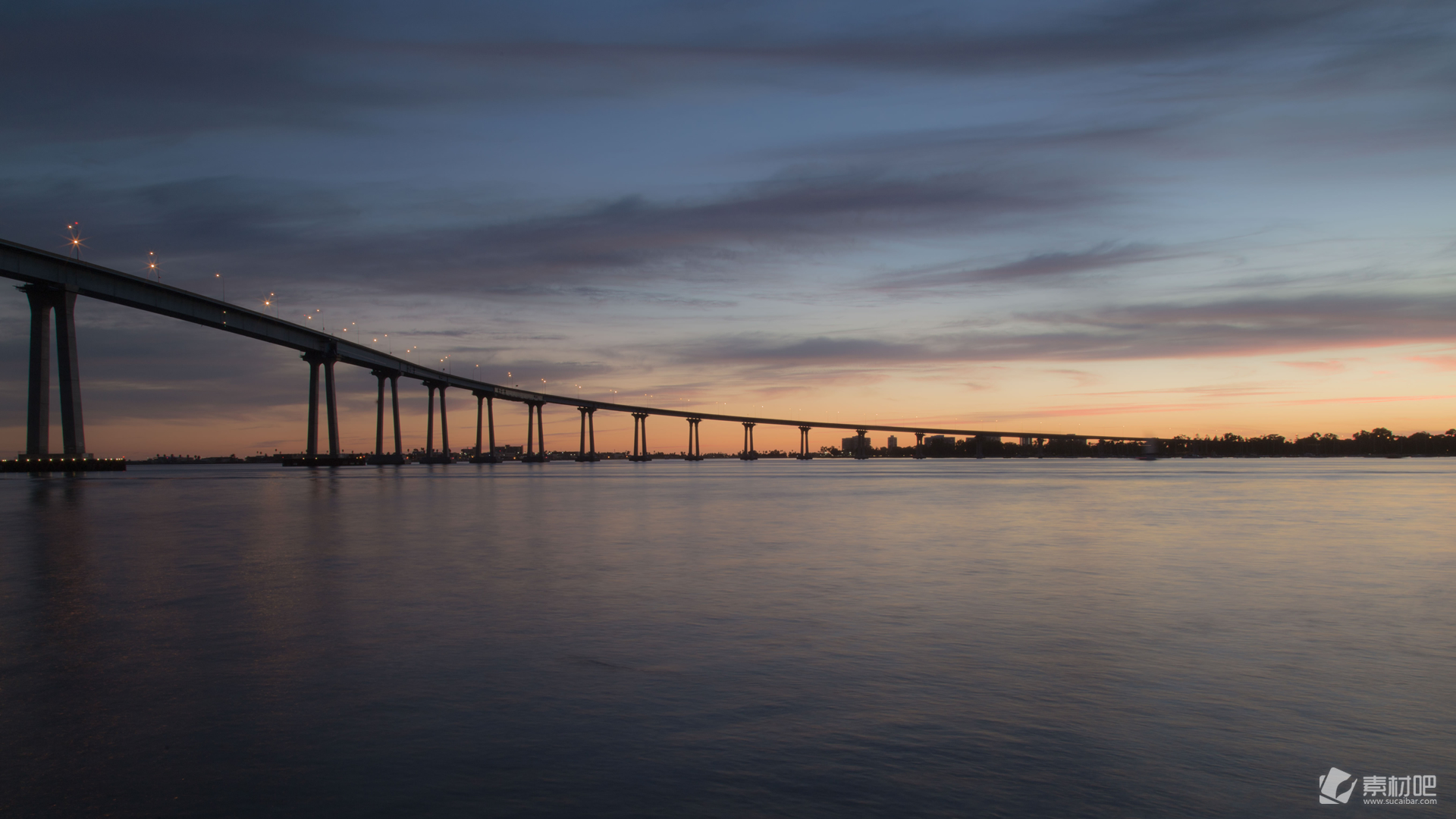 夕阳下的跨海大桥高清ppt背景图片