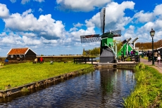 荷兰风车村风景图片桌面壁纸